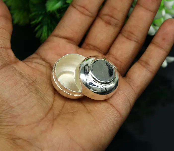 Necklaces 999 fine silver handmade gorgeous small idols Prasad box trinket box container box Sindur box solid silver article utensil sv0185 TRIBAL ORNAMENTS