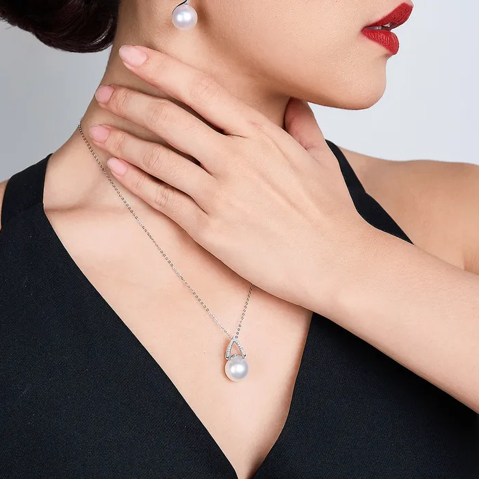 Necklaces Pearly Lustre 18K Solid Gold Diamond Top Grade Edison Pearl Necklace KN00218