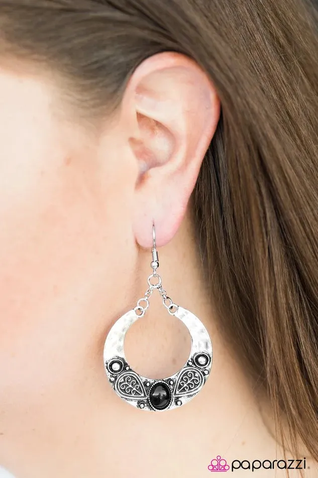 Paparazzi Earring Swing Away Black Paparazzi Jewelry Earrings