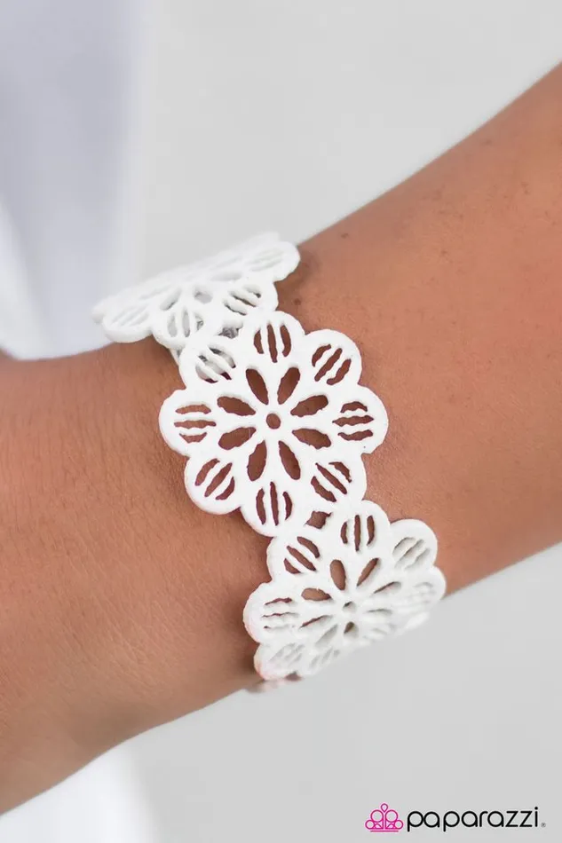 Paparazzi Jewelry Bracelets Paparazzi Bracelet Daisy Days White