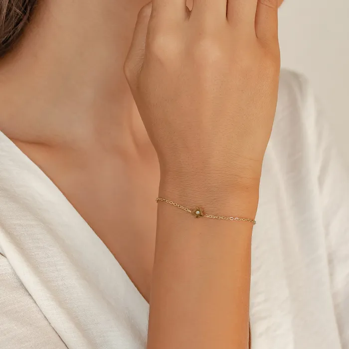 Bracelets Hey Happiness Petite Flower Bracelet in Gold Bracelets Hey Happiness Petite Flower Bracelet in Gold