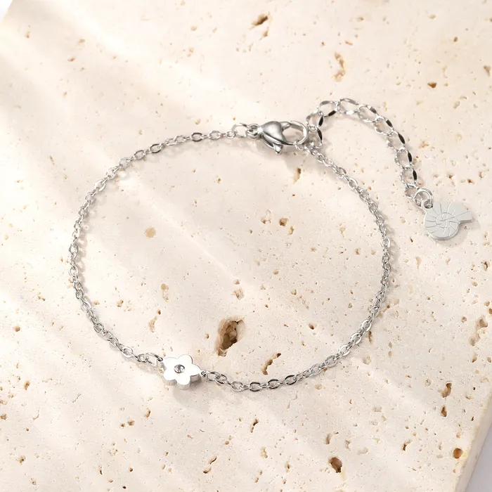 Bracelets Hey Happiness Petite Flower Bracelet in Gold Bracelets Hey Happiness Petite Flower Bracelet in Gold