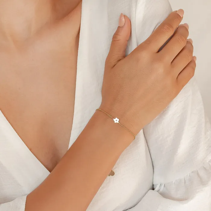 Bracelets Hey Happiness Petite Flower Bracelet in Gold Bracelets Hey Happiness Petite Flower Bracelet in Gold