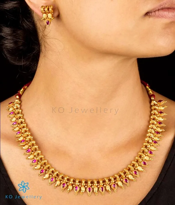 Necklaces Silversmith The Sampada Silver Paisley Necklace Set Red
