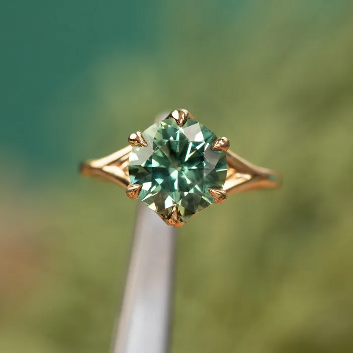 Anueva Jewelry PreStyled Sets 350ct Untreated Nigerian Teal Green Sapphire Six Prong Split Shank Solitaire in 18k Yellow Gold