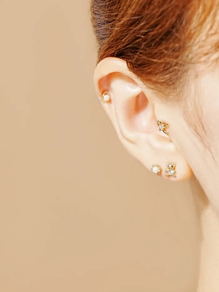 MinimalBijoux Earrings 14K Gold Creamy Flower Cartilage Earring 20G