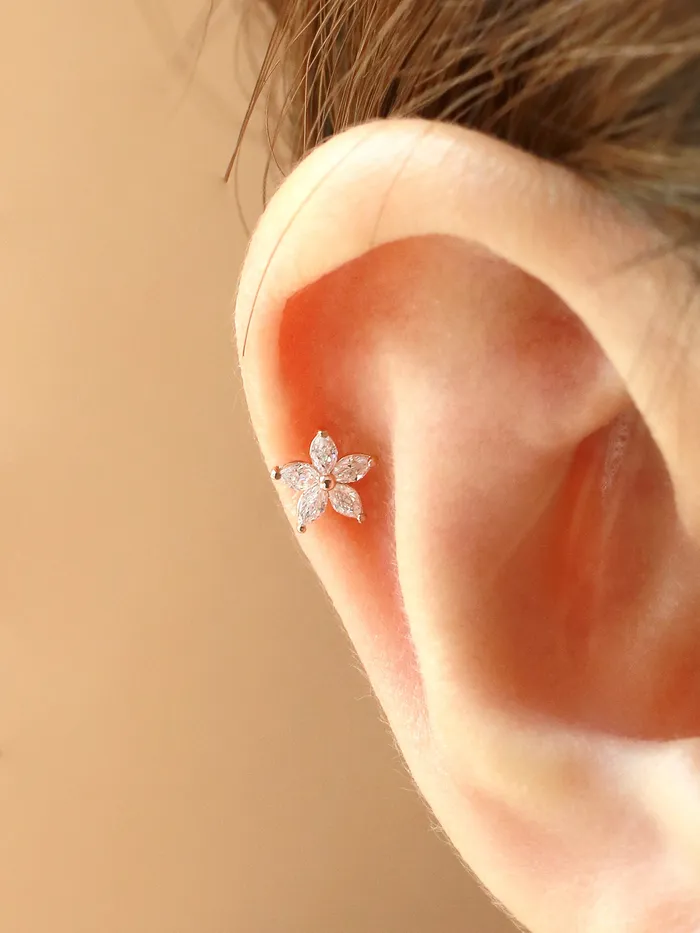 MinimalBijoux Earrings 14K gold Double Flower Cubic cartilage earring 20g