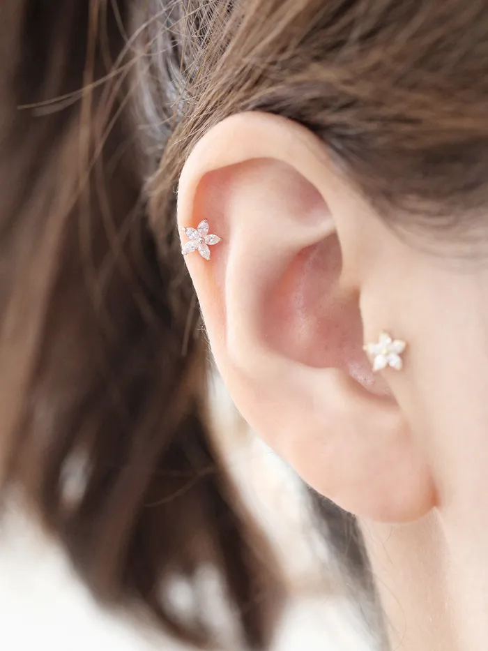 MinimalBijoux Earrings 14K gold Double Flower Cubic cartilage earring 20g
