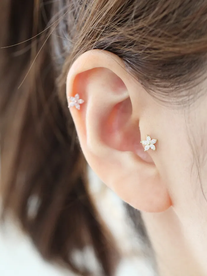 MinimalBijoux Earrings 14K gold Double Flower Cubic cartilage earring 20g