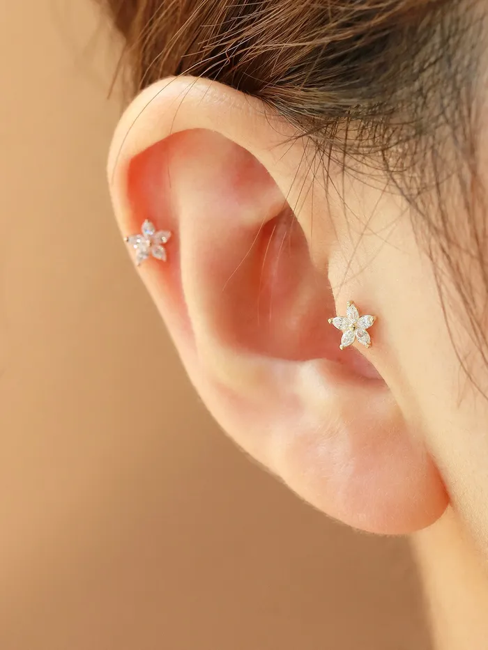 MinimalBijoux Earrings 14K gold Double Flower Cubic cartilage earring 20g