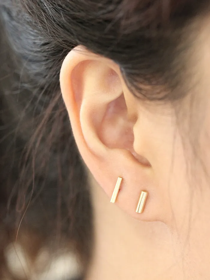 MinimalBijoux Earrings 14K Gold Round stick cartilage earring 18g16g