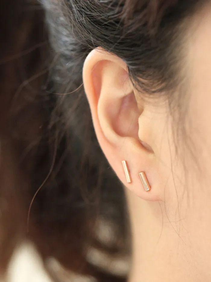 MinimalBijoux Earrings 14K Gold Round stick cartilage earring 18g16g