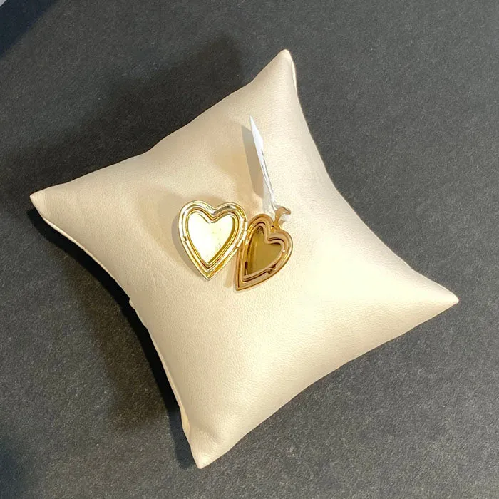 Moriartys Gem Art Necklaces 14K Yellow Gold Heart Locket Pendant